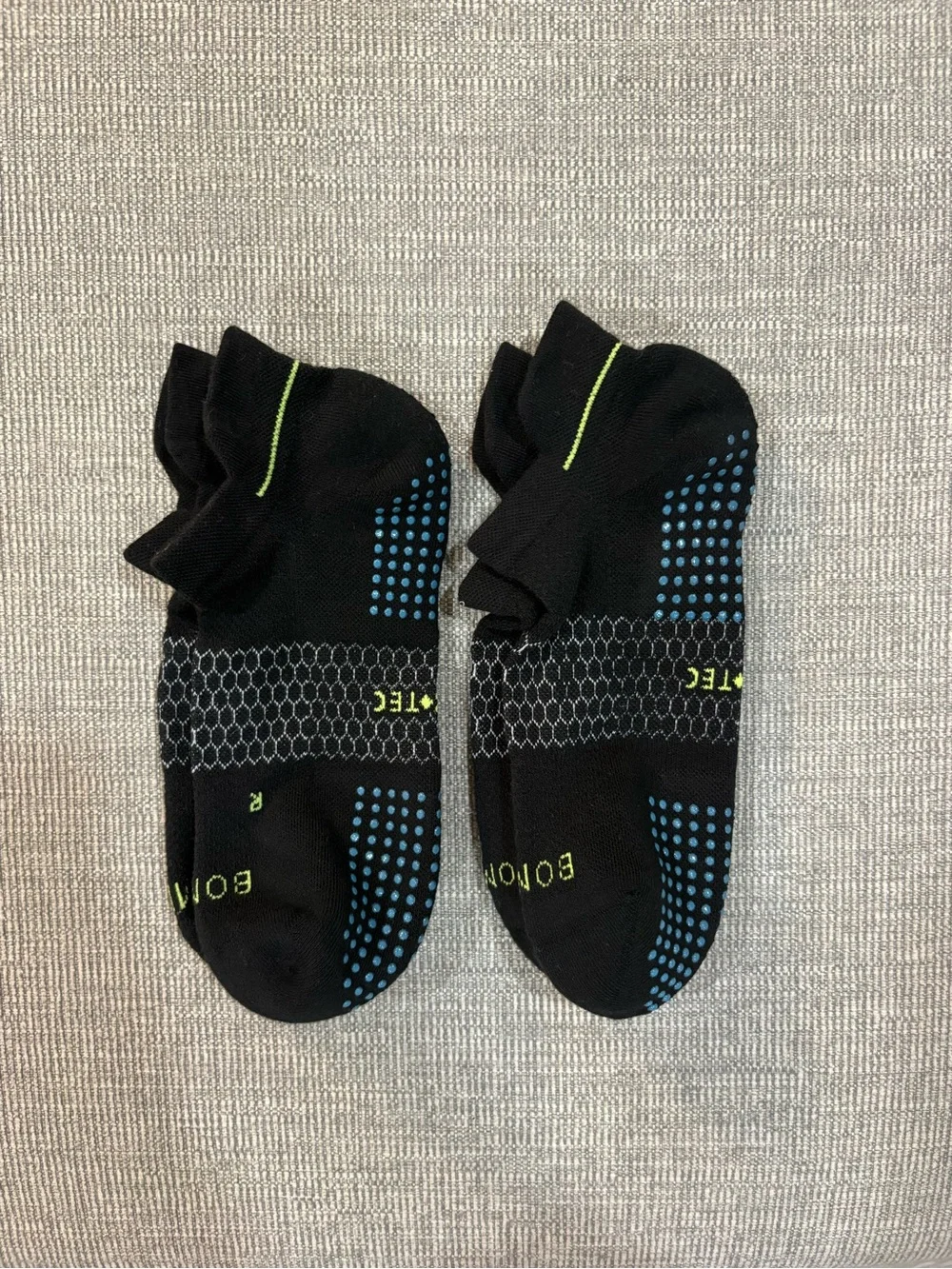 Bombas Black Low-Cut ankle Performance grip Socks with Blue Grip Dots pack of 2,